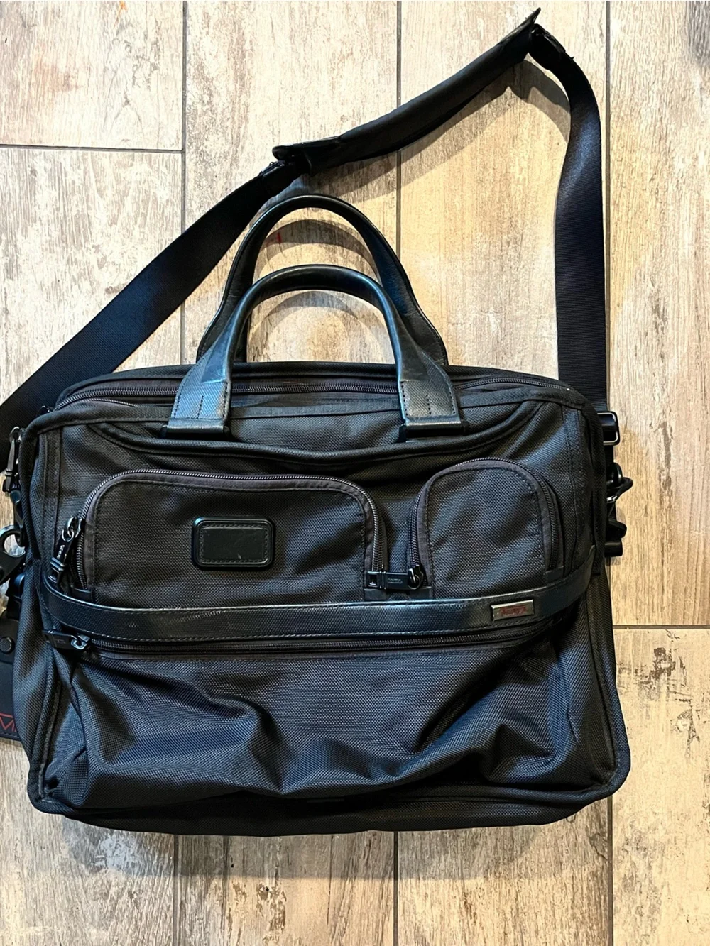 Tumi Alpha 2 expanded soft briefcase crossbody/handle bag